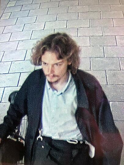 Mit diesem Bild fahndet die Polizei nach dem Unbekannten.