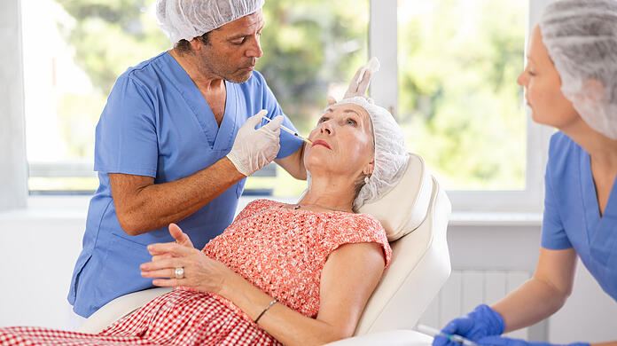 Botox und Filler liegen weiterhin im Trend. Gleichzeitig wird auf ein natürliches Erscheinungsbild wert gelegt. Wie passt das zusammen?