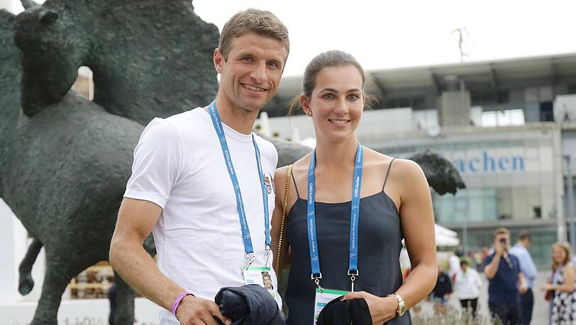 Während Thomas Müller in Kanada kickt, sammelte Ehefrau Lisa politische Erfahrungen.