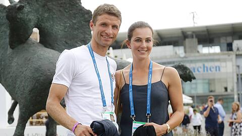 Während Thomas Müller in Kanada kickt, sammelte Ehefrau Lisa politische Erfahrungen.