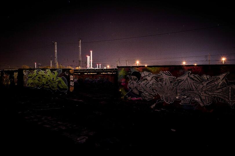 Bei so wenig Licht kann leider keiner die Graffiti auf Graffiti Galerie bewundern.