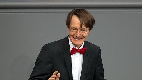 SPD-Fraktionsvize Karl Lauterbach bewirbt sich zusammen mit Umweltpolitikerin Nina Scheer als Team für den Parteivorsitz.