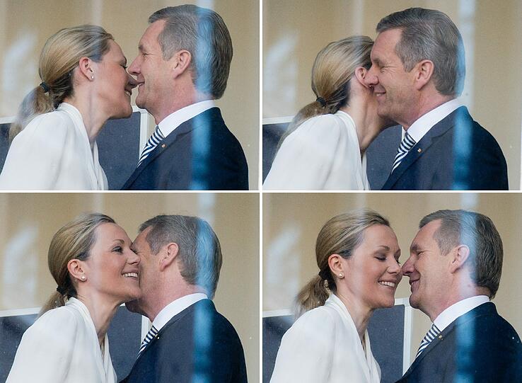 6. Mai 2015: Der Anwalt von Christian Wulff teilt mit, dass der ehemalige Bundespräsident wieder mit Bettina zusammenlebt.