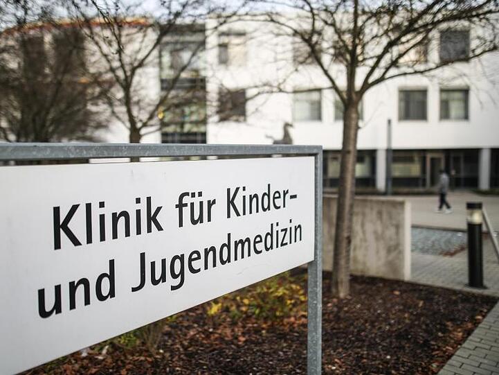 Im Ulmer Klinikum waren im Dezember fünf Säuglinge wegen lebensbedrohlicher Atemnot behandelt worden. Erst Wochen später wurde klar, dass eine Morphium-Vergiftung die Ursache war.