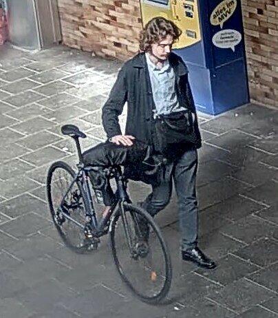 Die Bundespolizei sucht nach diesem Mann.