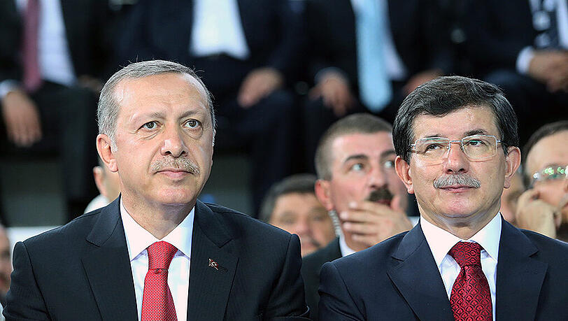 Erdogan (l.) möchte eine weitreichende Verfassungsänderung durchsetzen. Erdogan (l.) möchte eine weitreichende Verfassungsänderung durchsetzen.