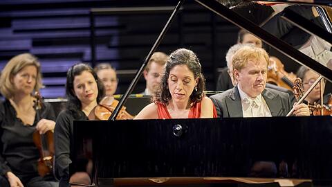 Die Pianistin Beatrice Rana mit dem BR-Symphonieorchester am ersten Abend der Konzertserie in der Isarphilharmonie.