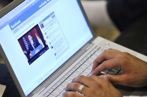 Ermitteln im Internet: Die Polizei in Bayern sucht Informatiker.