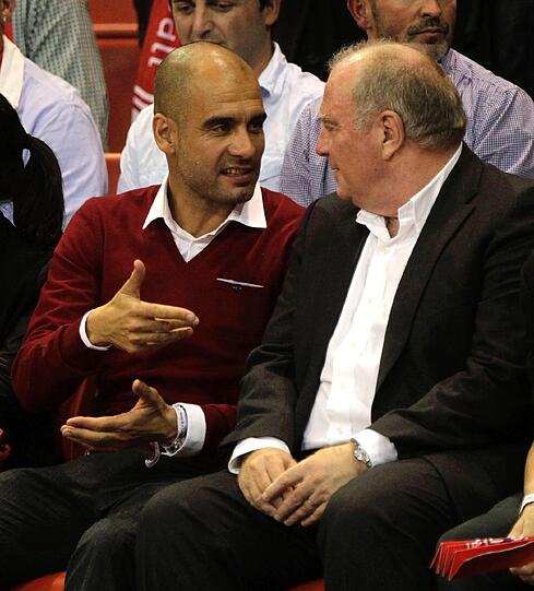 Die FC-Bayern-Fußballer im Audi Dome.