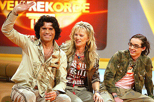 Der Sieger der ersten Staffel, Costa Cordalis, mit zwei seiner Mitstreiter. Was die Prominenten nach ihrer Dschungelerfahrung so treiben ...
