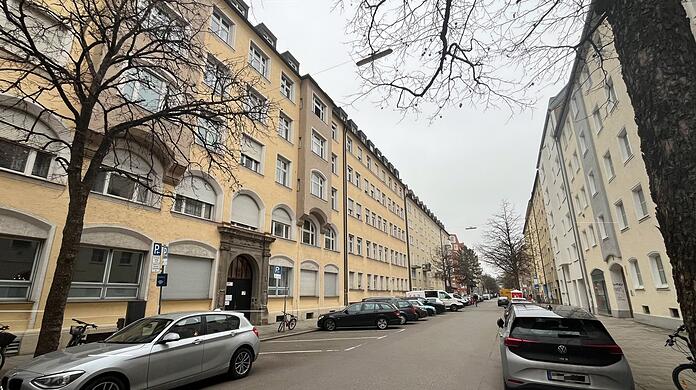 Verkauft: Die Gebäude (l.) des insolventen St. Josefs-Vereins in der Preysingstraße 21, 23 und 25 in Haidhausen wurden um 1932 gebaut.