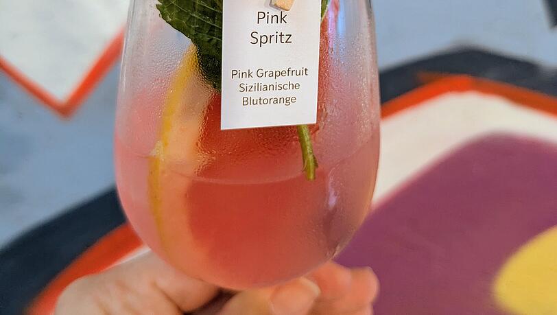 Ein Pink Spritz zum Probieren auf dem Freyheit Festival. Ein Pink Spritz zum Probieren auf dem Freyheit Festival.