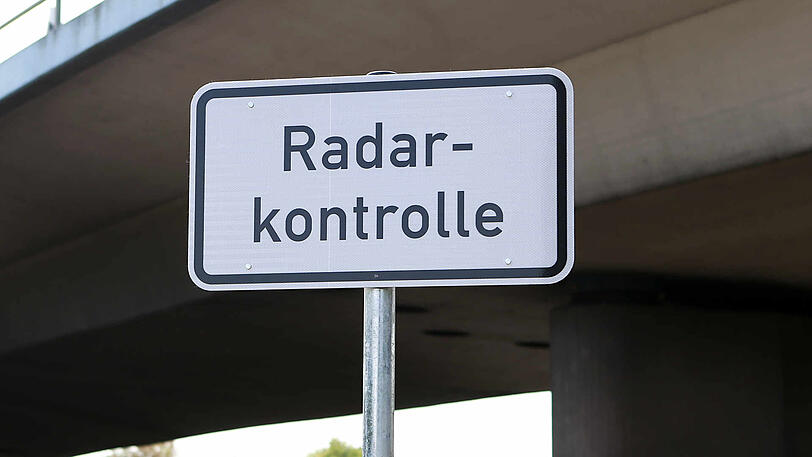 Der Mann hat sich wegen der durchgeführten Radarkontrolle beschwert. (Symbolbild)