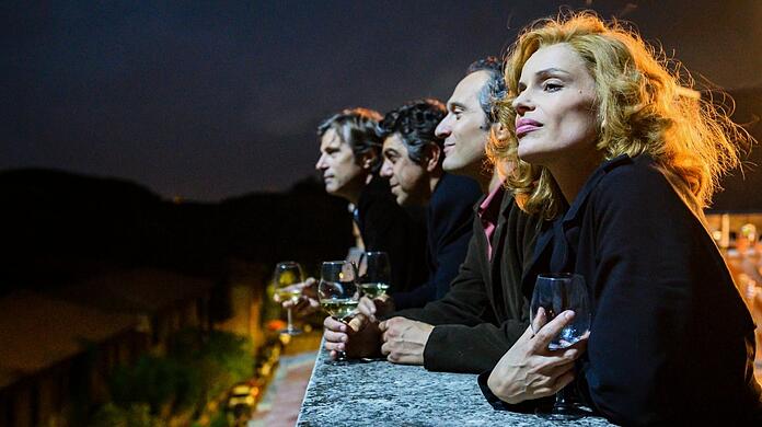 Silvesternacht in der Ewigen Stadt: Kim Rossi Stuart, Pierfrancesco Favino, Claudio Santamaria und Micaela Ramazzotti.