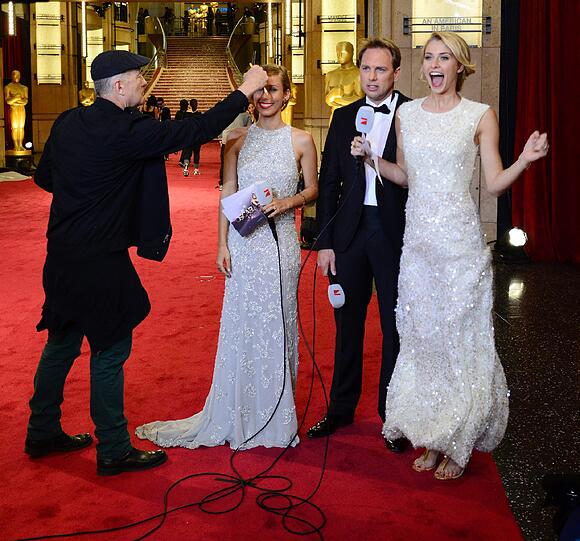 In Deutschland überträgt ProSieben die Verleihung. Das Moderatoren-Team Steven Gätjen, Annemarie Warnkross und Lena Gercke begleitet die Veranstaltung.