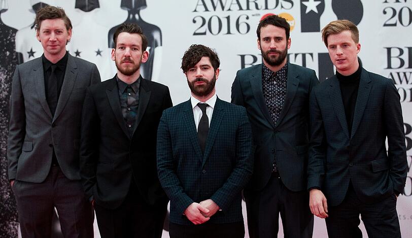 Die Band "Foals" bestehend aus Jack Bevan, Jimmy Smith, Yannis Philippakis, Walter Gervers und Edwin Congreave (v.l.)