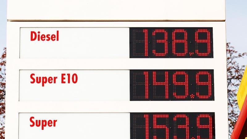Innerhalb einer Stadt unterschieden sich die Spritpreise an einem Tag um bis zu 20 Cent pro Liter. Innerhalb einer Stadt unterschieden sich die Spritpreise an einem Tag um bis zu 20 Cent pro Liter.