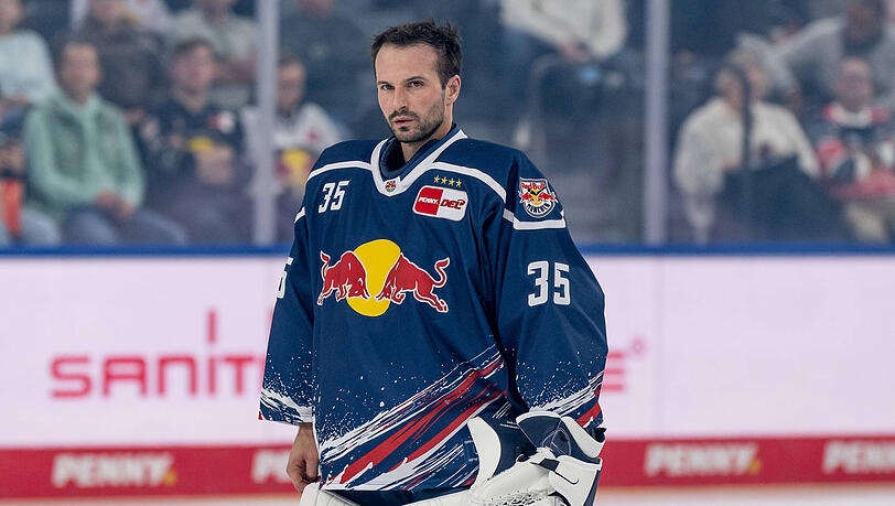 EHC-Goalie Mathias Niederberger verl&auml;sst nach erneuten Adduktorenproblemen das Eis &ndash; der Titelkandidat aus M&uuml;nchen bangt um seinen R&uuml;ckhalt im Tor.