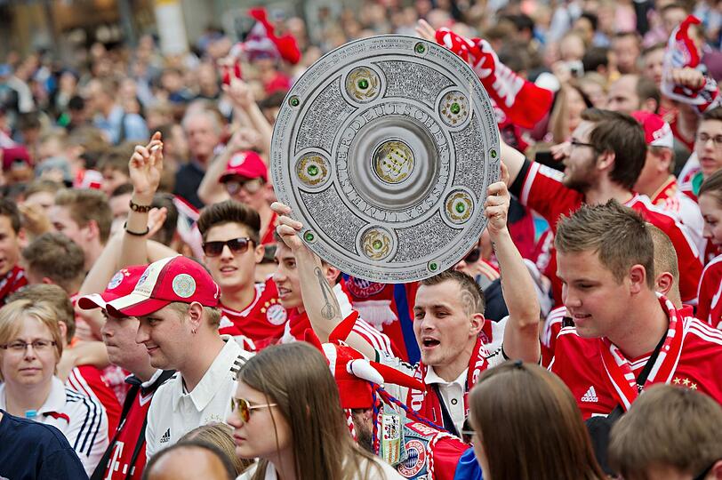Die Bayern-Fans warten bereits auf dem Marienplatz