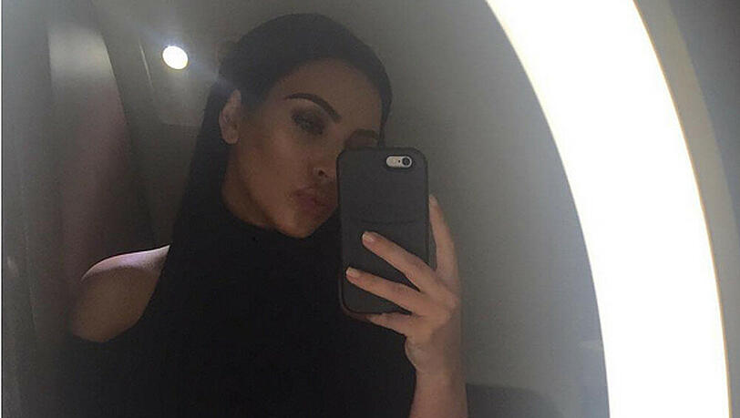 Selfie-Queen Kim Kardashian schafft es, überall das perfekte Foto zu schießen Selfie-Queen Kim Kardashian schafft es, überall das perfekte Foto zu schießen