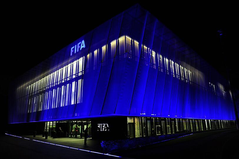 Erneut sind in Zürich unter Korruptionsverdacht stehende Funktionäre des Fußball-Weltverbands FIFA festgenommen worden.