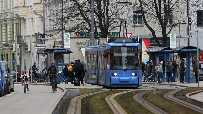 Der Rentner fiel Zivilfahndern am Samstagnachmittag bei einer Kontrolle am Rosenheimer Platz auf.