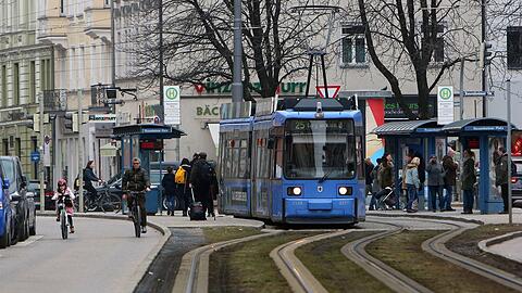 Der Rentner fiel Zivilfahndern am Samstagnachmittag bei einer Kontrolle am Rosenheimer Platz auf.
