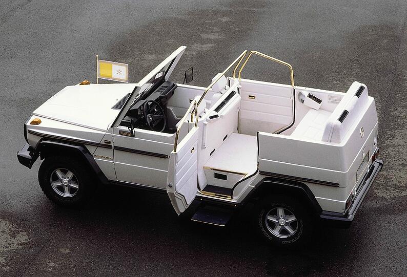Ohne Kuppel: Beim Papamobil Mercedes 230 G von 1980 konnte der kastige Kunststoffaufbau für Schönwetterfahrten auch abgenommen werden.