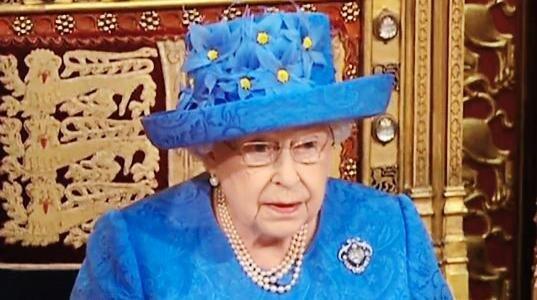 Ohne Krone: Queen Elizabeth II. im Westminster Palace.