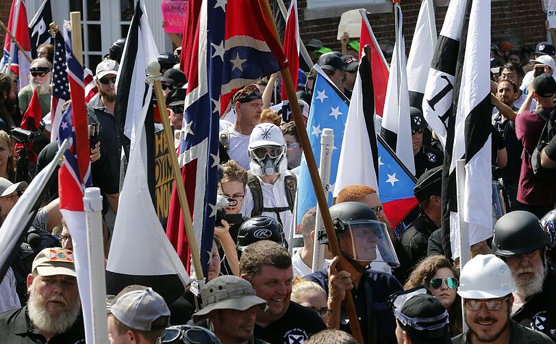 Gewalteskalation zwischen Rechten und Gegendemonstranten in den USA. Die Bilder.