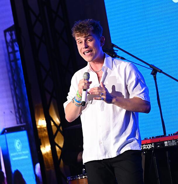 Gregor H&auml;gele zog 2017 ins Halbfinale der ProSieben-Castingshow "The Voice of Germany" ein. Sein Deb&uuml;talbum "Prototyp Liebe" landete 2024 auf Platz zehn der Charts.