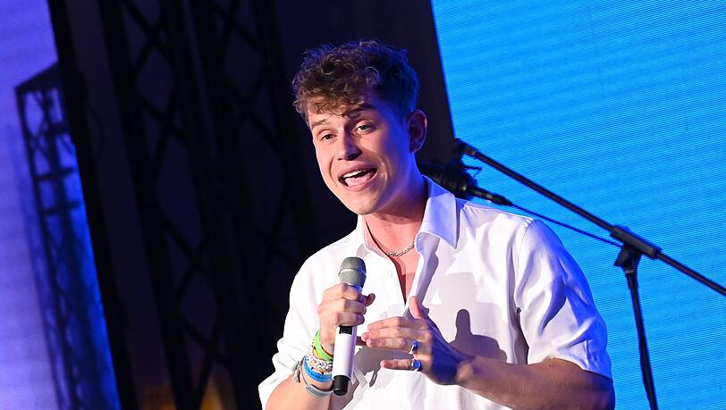 Gregor H&auml;gele zog 2017 ins Halbfinale der ProSieben-Castingshow "The Voice of Germany" ein. Sein Deb&uuml;talbum "Prototyp Liebe" landete 2024 auf Platz zehn der Charts.