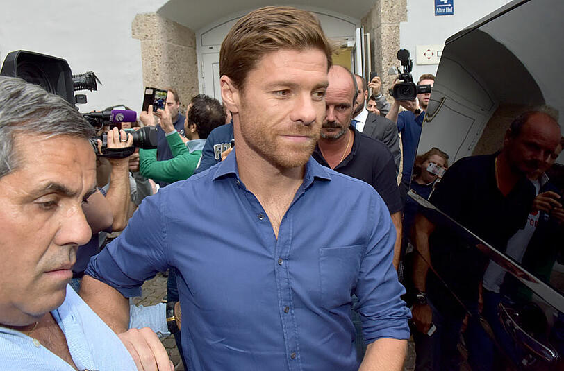 Willkommen in München - Xabi Alonso am Donnerstag auf dem Weg zum Medizincheck.