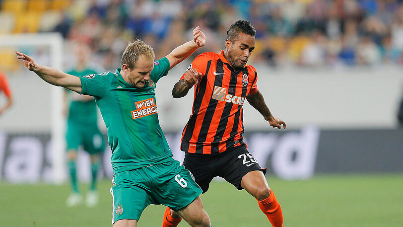 Alex Teixeira (r., hier noch im Trikot von Shakthar Donezk) wechselte im Februar 2016 für 50 Millionen Euro von Donezk zu Jiangsu Suning.