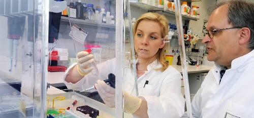 Der Frauenanteil unter den Wissenschaftlern geht nach der Promotion rapide zurück.