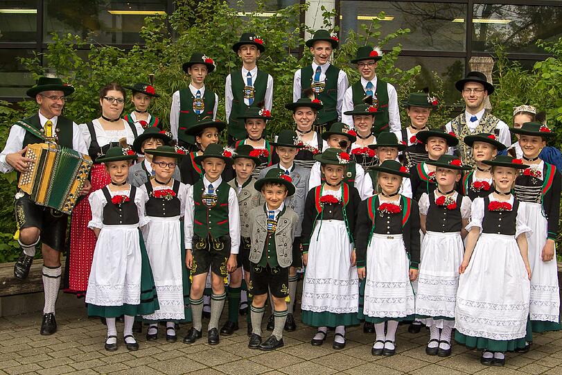 Die Trachtegruppe aus Obermenzing hat sich gut beim Preisplatteln geschlagen.