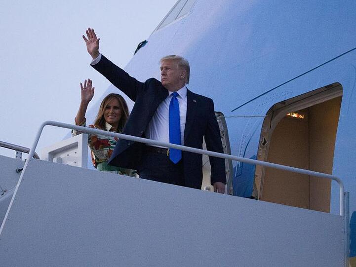 Donald Trump und First Lady Melania auf ihrem Weg nach Großbritannien.