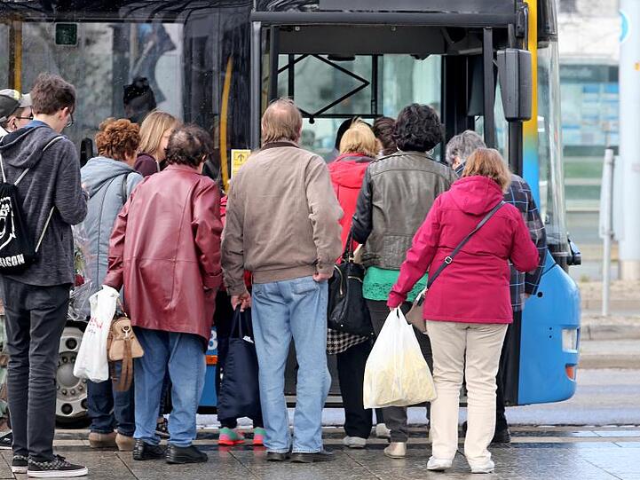 Die mit Abstand meisten Fahrten gab es erneut im Nahverkehr (ÖPNV): 11,4 Milliarden waren es 2018 und damit 0,5 Prozent mehr als ein Jahr zuvor.