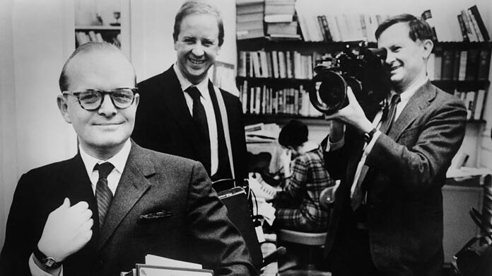 Truman Capote (links) 1966 auf dem Gipfel seines Ruhms mit seinem frischen Bestseller "Kaltblütig".