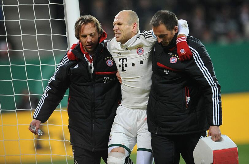 Das Foul an Arjen Robben in Bildern!