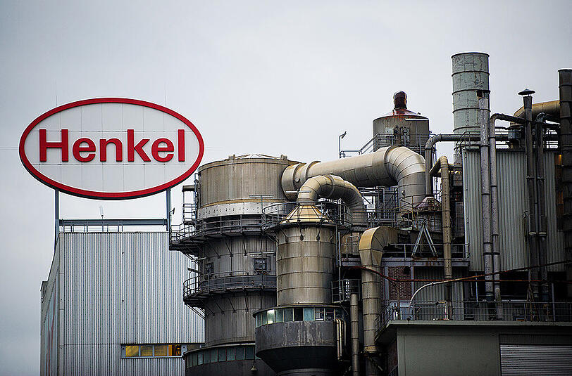 Henkel-Logo auf dem Werksgelände in Düsseldorf.