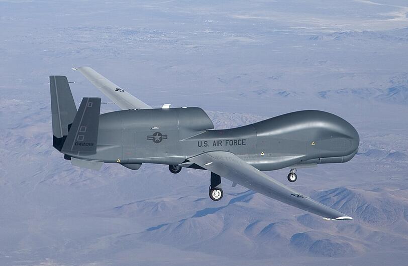 Die amerikanscihe "Drohne Global Hawk" beim Erstflug