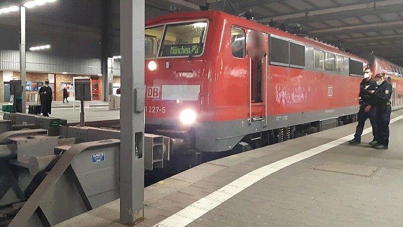 Die Lok kollidierte leicht mit dem Prellbock - verletzt wurde niemand.