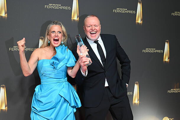 Barbara Schöneberger (an der Seite von Stefan Raab) beim Deutschen Fernsehpreis in Köln. Barbara Schöneberger (an der Seite von Stefan Raab) beim Deutschen Fernsehpreis in Köln.