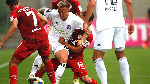 Offensivtalent der SpVgg Unterhaching: Luca Marseiler (Mi.).