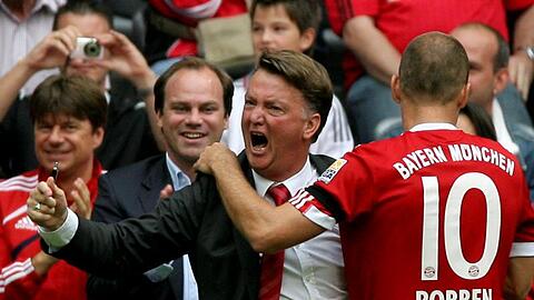 Feiern gerne gemeinsam: Bayerns Starkicker Arjen Robben (l.) und Trainer Louis van Gaal.