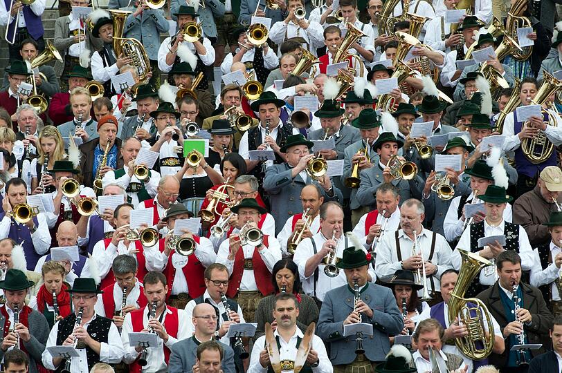 Multikulti-Wiesn: Insgesamt sind heuer rund 6,4 Millionen Oktoberfest-Gäste aus anderen Nationen nach München gereist. (Quelle: Referat für Arbeit und Wirtschaft)
das Besucheraufkommen auf circa 6,4 Millionen Gäste