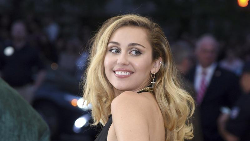 Miley Cyrus macht es spannend. Miley Cyrus macht es spannend.