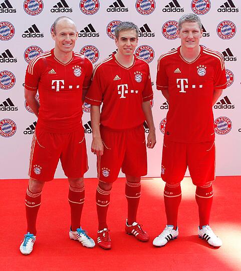 Das neue Heimtrikot für die kommende Spielzeit: In der Allianz Arena hat der FC Bayern die neuen Leiberl vorgestellt. Die Bilder