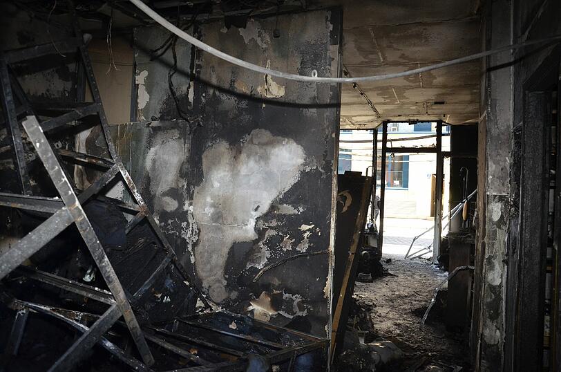 Schwabing am Tag nach der Bombensprengung: Die Spuren der Detonation sind deutlich zu erkennen, teilweise hat sie schwere Schäden verursacht. Derzeit werden die Schäden an den Gebäuden der Umgebung erfasst.